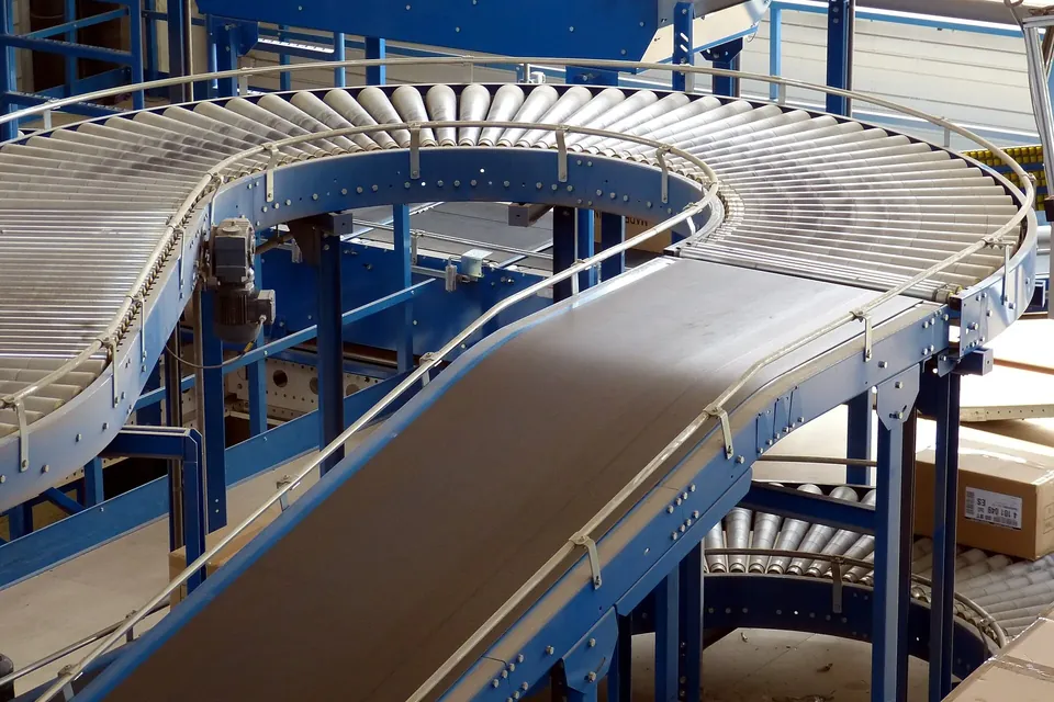 A curving roller conveyor in a factory hall
